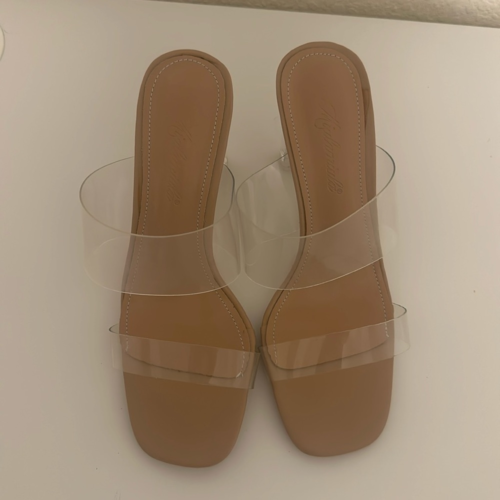 Size 38 Women’s Clear Heels